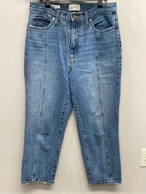 Universal Thread Vintage Straight Jeans High Rise Seamed Front Distressed Hem 10